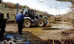 Gölet taştı, anne ve kızları canını zor kurtardı