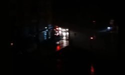 Eskişehir'de kamyon direğe çarptı: Mahalle elektriksiz kaldı