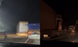 Eskişehir'de kontrolden çıkan tır bariyerlere çarptı