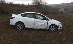 Bilecik'te kontrolden çıkan araç tarlaya uçtu: Genç sürücü ağır yaralandı