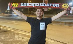 İspanyol spor yazarı Eskişehir'de! Atkıyla poz verdi