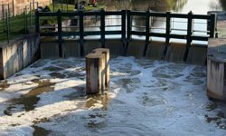 Porsuk Çayı'nda dikkat çeken görüntü: Köpükle kaplandı