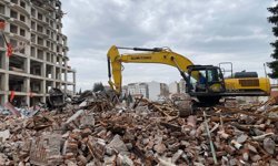 Eskişehir'de bir riskli yapı daha yıkıldı