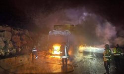 Eskişehir yolunda korku dolu anlar: TIR kullanılamaz hale geldi