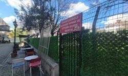 Eskişehir'de bulunan okulda şaşırtan tabela: "Öğrencilerle iletişime geçmek yasaktır"