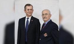 Yılmaz Büyükerşen, Özgür Özel'in heykelini yaptı