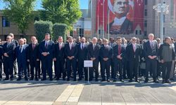19 Mayıs kutlamaları Eskişehir’de çelenk sunma töreniyle başladı