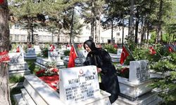 Başkan Ünlüce'den şehitlik ziyareti: "Kahramanlarımızı rahmet, minnet ve saygıyla anıyorum"