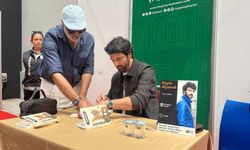 Engin Akyürek’e Eskişehir Kitap Fuarı’nda yoğun ilgi