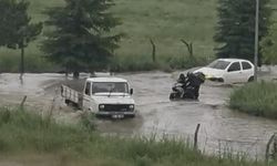 Eskişehir'de yollar göle döndü: Araçlar mahsur kaldı