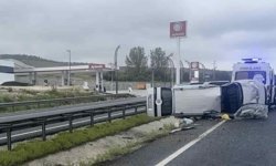 Eskişehir'de araç kaygan yolda önce savruldu sonra yan yattı: Çok sayıda yaralı var