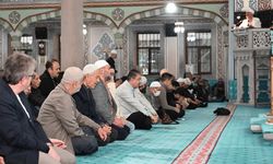 Eskişehir'de vatandaşlar bayram namazı için camileri doldurdu