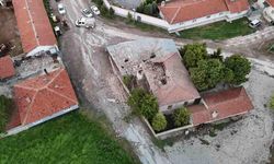 Eskişehir'de yıldırım düşen caminin imamı yaralandı! Vatandaşlar korkunç anları anlattı: "Minare patladı"