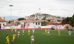 Eskişehirspor - Ayvalıkgücü Belediyespor maçında ilk yarı sessiz geçti