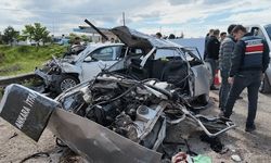Katliam gibi kaza: Hurdaya dönen otomobil bir aileye mezar oldu