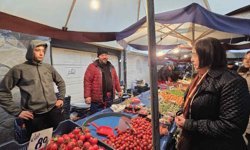"Vatandaşımız pazardan ancak birkaç sebze meyve alabiliyor"