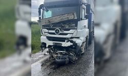 Evli çifti ölüm ayırdı: Tırın altına giren motosiklette can verdi