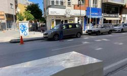 Eskişehir'de hatalı park yapan otomobiller çekildi