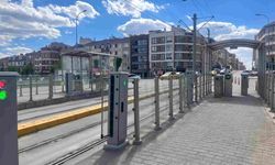 Eskişehir'deki tramvay durağında tepki çeken görüntü