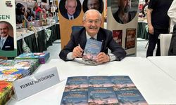 Yılmaz Büyükerşen kitap fuarında Eskişehirlilerle buluştu