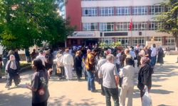 Eskişehir’de YKS heyecanı: Okul önlerinde velilerin sabırlı bekleyişi