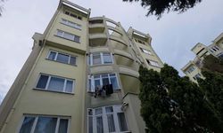 Apartmanda yangın paniği: 2 kişi alevlerin arasında kaldı