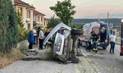 Eskişehir'de 19 yaşındaki sürücünün kullandığı otomobil hurdaya döndü