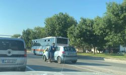 Eskişehir'de yolda kalan sürücünün imdadına polis yetişti