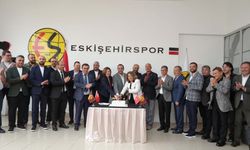 Başkan Ünlüce, kuruluşunun 61. yıldönümü dolayısıyla Eskişehirspor’u ziyaret etti