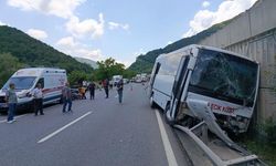 Midibüs tıra çarptı, 6 kişi yaralandı