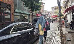 Eskişehir'de sağanak yağış aniden bastırdı: Vatandaş hazırlıksız yakalandı