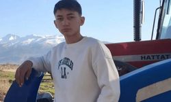 Karşıdan karşıya geçmeye çalışıyordu... 15 yaşındaki Ahmet feci kazada can verdi