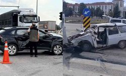 İki otomobil çarpıştı: Çok sayıda yaralı var