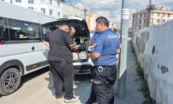 Yaya geçidinde tehlikeli anlar! İki motosiklet birbirine girdi