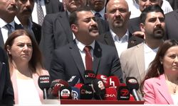 CHP imzaları teslim etti, Yalaz genel merkez önünden seslendi: "Amaç CHP’yi majestelerin muhalefeti yapmaktır"
