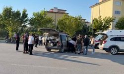 Eskişehir'de kavşakta çarpışan araçlar hurdaya döndü: 1'i ağır 3 yaralı