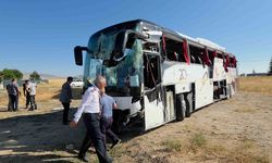 Kütahya-Afyonkarahisar yolunda yolcu otobüsü devrildi: 31 yaralı