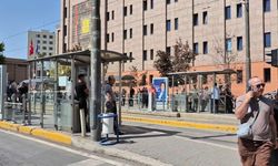 Eskişehir tramvay durağında bıçaklı kavga: "Ben ablamın namusunu çöpte mi buldum"