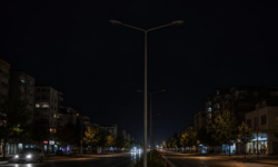 Eskişehir'de karanlıkta kalan bulvar için vatandaşlardan çağrı