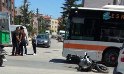 Eskişehir'de belediye otobüsü ile motosiklet çarpıştı: 1 yaralı