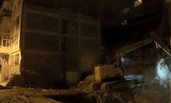 Eskişehir'de gece yarısı bina yıkıldı: Mahalle sakinleri yataklarından fırladı