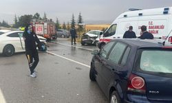 Eskişehir'de yağmur kaza getirdi: 2'si ağır 6 yaralı