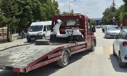 Hatalı U dönüşü kazayı beraberinde getirdi: Eskişehir'de motosikletli ölümden döndü