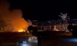 Emek Mahallesi'nde havai fişekler yangın çıkardı