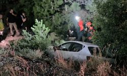 Otomobil ve motosiklet çarpıştı ardından 10 metrelik uçuruma yuvarlandı