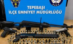 Eskişehir'de silah fotoğrafı paylaşan 2 kişi yakalandı: Çok sayıda tüfek ve mühimmat ele geçirildi