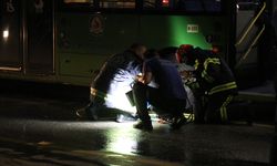 Motosikleti devrildi, otobüsün altında kalarak can verdi
