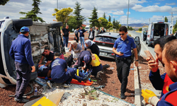 İki otomobil çarpıştı, ortalık savaş alanına döndü: 7 yaralı