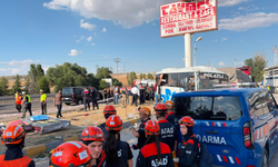 Eskişehir yolunda can pazarı: Feci kazada 1 kişi hayatını kaybetti 16 kişi yaralandı