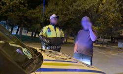 Eskişehir'de alkollü şahıs polis aracının direksiyonuna geçmeye çalıştı
